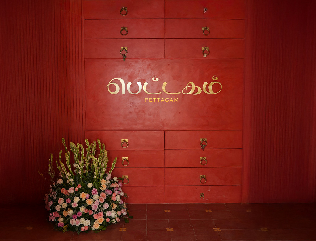 The-entry-way-resembling-a-chest-of-drawers