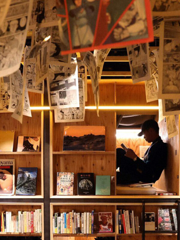 Books and bed, Tokyo(The Mainichi)