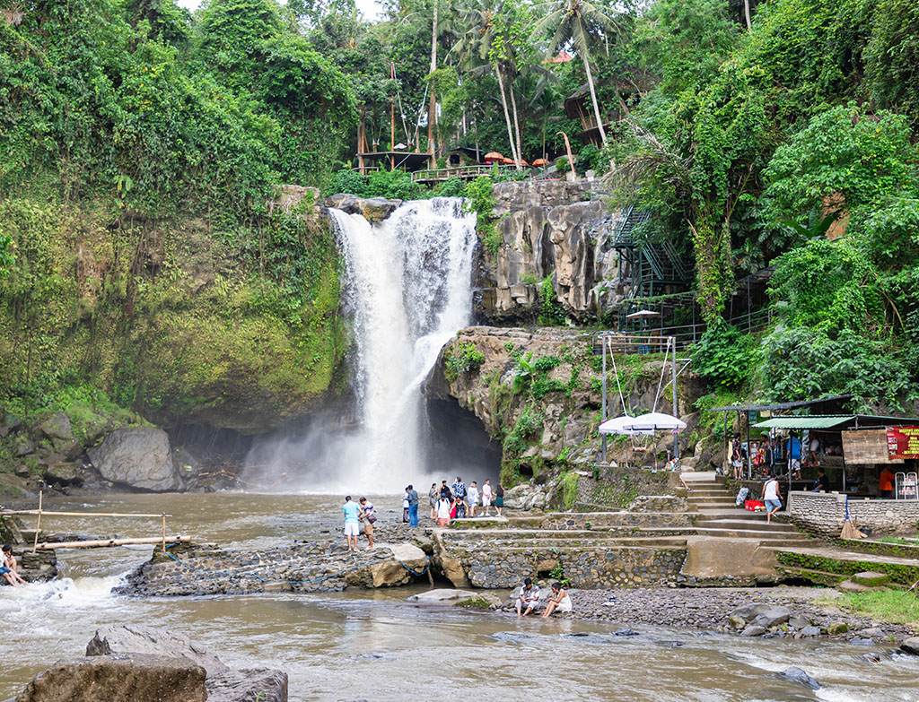 Tegenungan waterfall